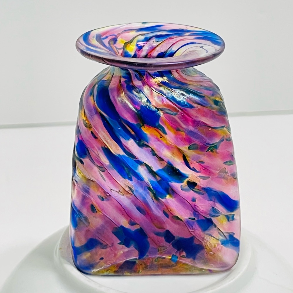 Vintage Robert Held Signed Canadian Art Glass Swirl Pattern Cabinet Vase